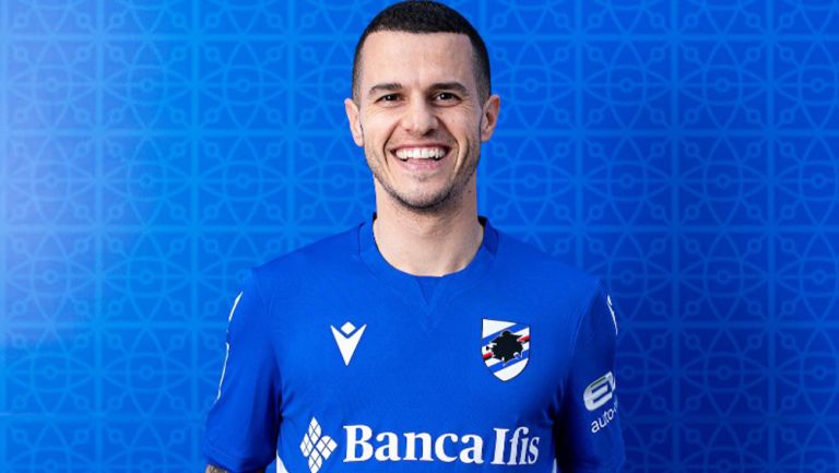 Sebastian Giovinco posa con la indumentaria de la Sampdoria