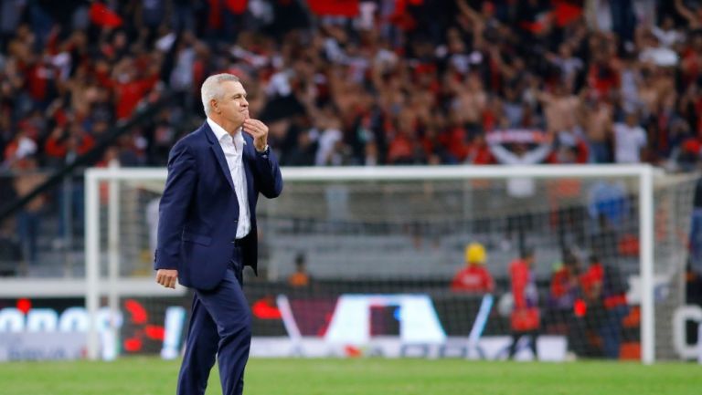 Javier Aguirre durante un partido con Rayados