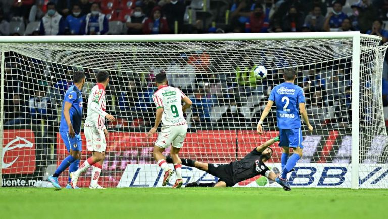 Necaxa marca gol del empate