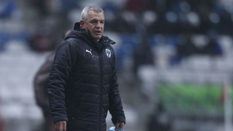 Javier Aguirre dirigiendo a Rayados