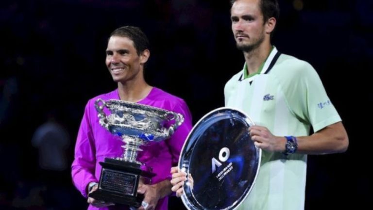 Nadal y Medvedev en premiación del Australian Open