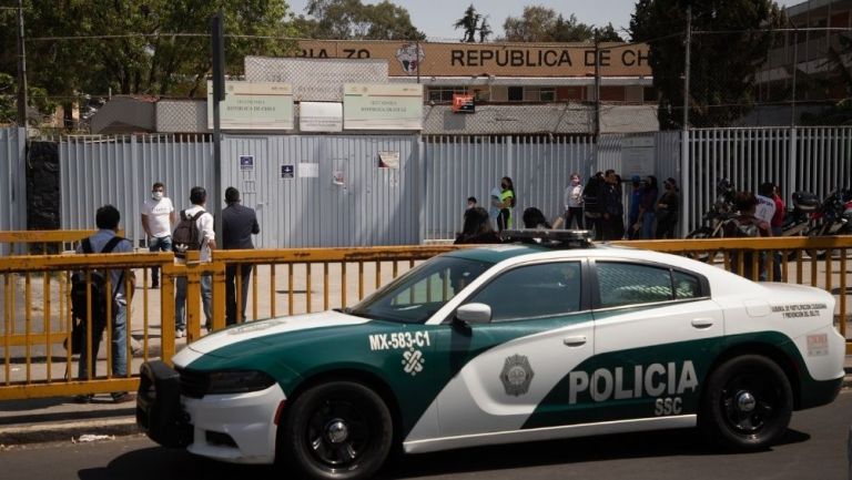 Policías arribaron a la secundaria 