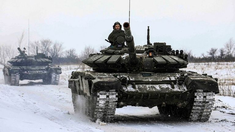 Tanques rusos realizan maniobras en Leningrado, Rusia