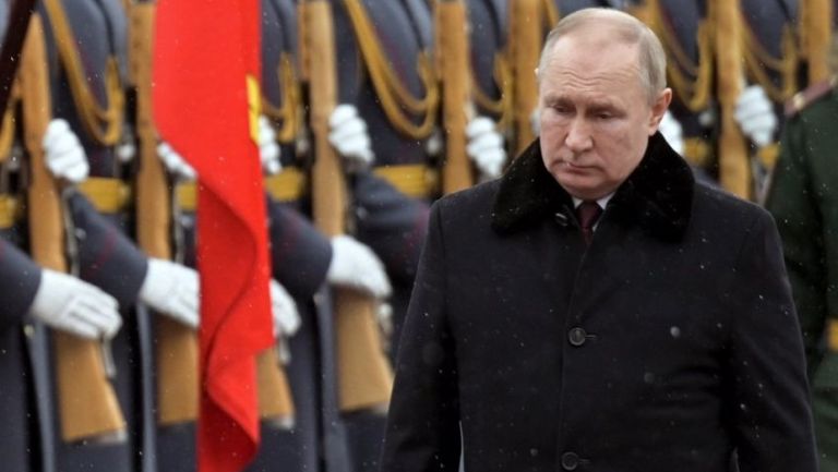 Vladimir Putin en una ceremonia patria en Moscú