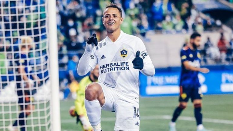 Chicharito Hernández festejando gol con LA Galaxy en la MLS