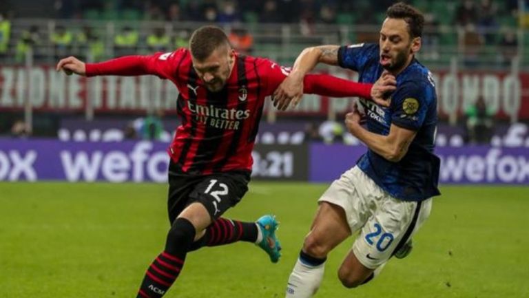 Rebic bajo la marca de Calhanoglu 