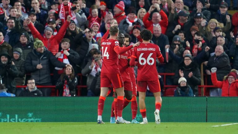 Jugadores de Liverpool celebrando el único tanto de la noche 