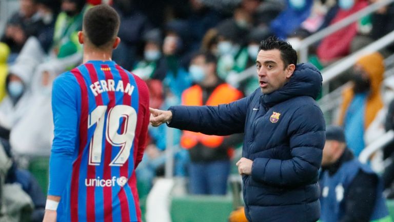 Ferran Torres y Xavi Hernández en el partido vs Elche