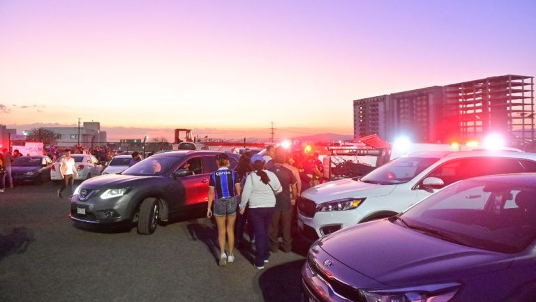 Policía desalojando afición de La Corregidora