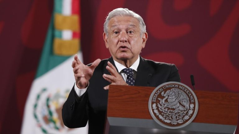 AMLO durante conferencia de prensa en Palacio Nacional