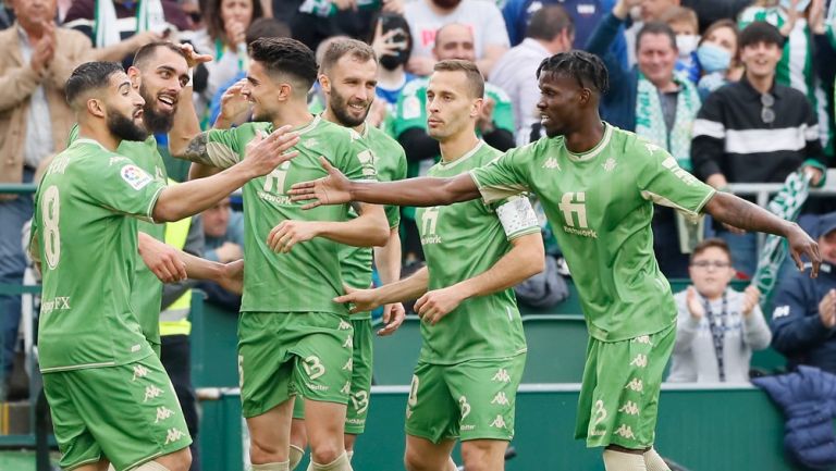 Jugadores del Betis celebran un gol