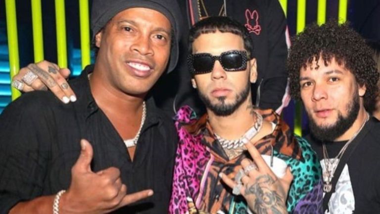 Ronaldinho y Anuel AA en Liv Miami