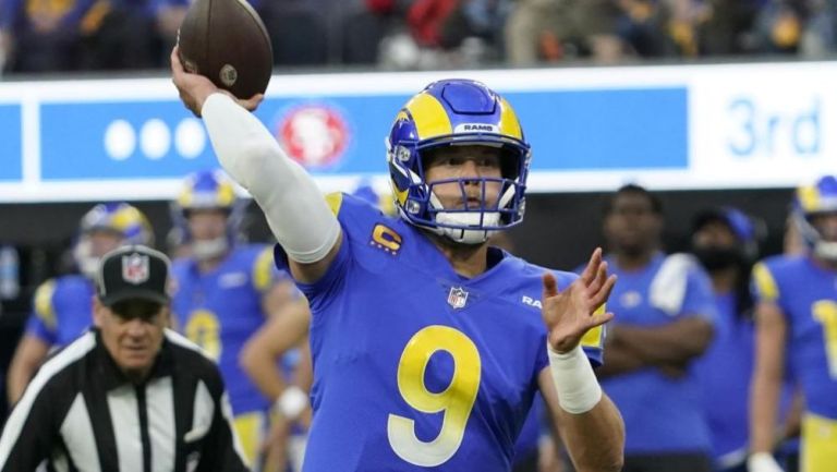 Matthew Stafford en un partido de los Rams