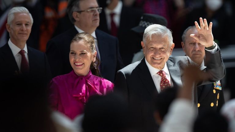 Video: Esposa de AMLO hizo broma de EPN en inauguración del AIFA