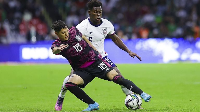 México jugando partido ante Estados Unidos en el Estadio Azteca