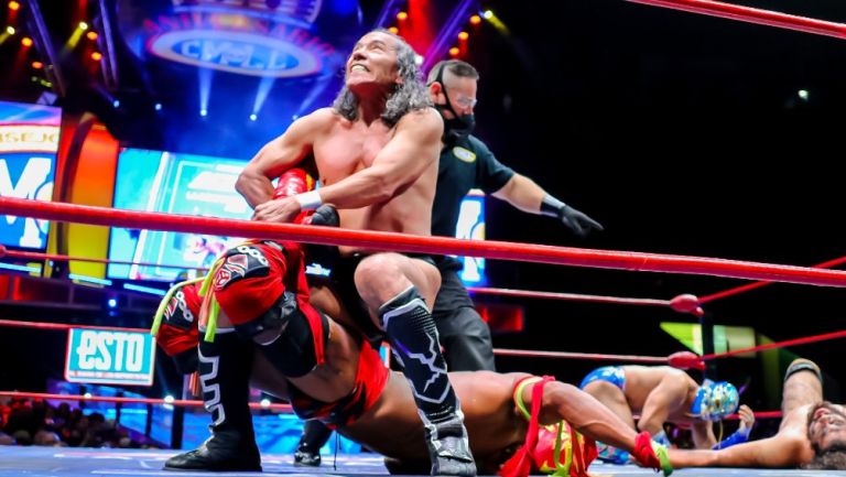 CMLL: Negro Casas, junto a Místico y Titán, venció a Templario, Cavernario  y Dragón Rojo Jr