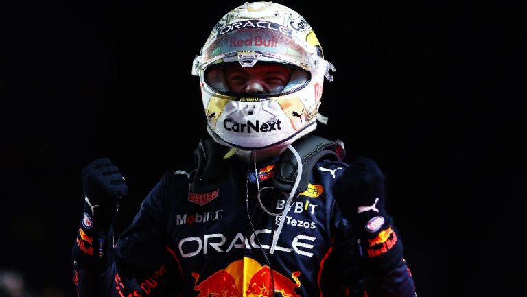 Verstappen celebrando victoria en el Gran Premio de Arabia Saudita