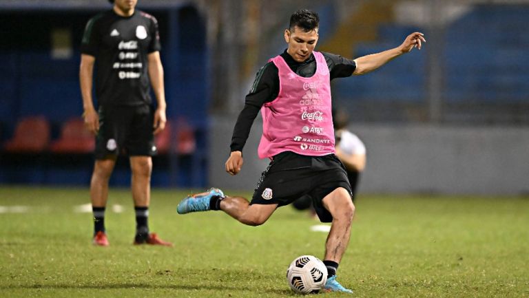 Hirving 'Chucky' Lozano durante entrenamiento con el Tri