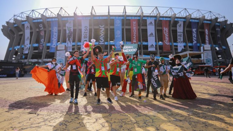 Aficionados de México en el Estadio Azteca