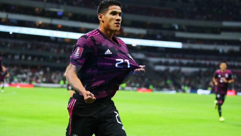 Uriel Antuna celebra anotación con la Selección Mexicana