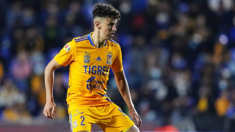 Igor Lichnovsky jugando partido de la Liga MX con los Tigres