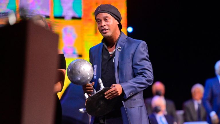 Ronaldinho en el Salón de la Fama de Pachuca 