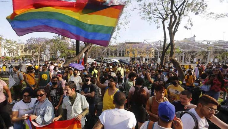 Colectivo LGTB+, afuera del Congreso de Jalisco 