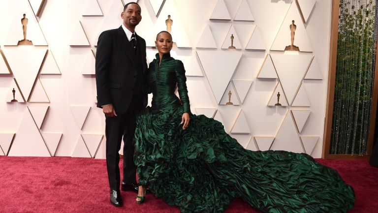 Will Smith junto a Jada Pinkett en la alfombra roja de los Premios Oscar 2022