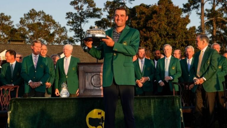 Scottie Scheffler con el trofeo del Masters de Augusta