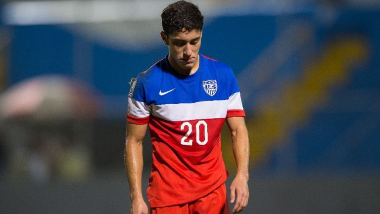 Alejando Zendejas jugando partido con las inferiores de Estados Unidos