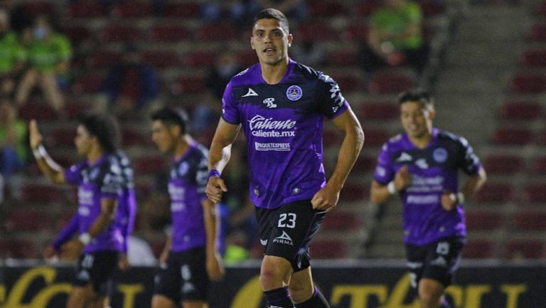 Brian Rubio festejando gol ante FC Juárez en partido de Liga MX