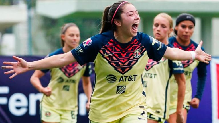 Katty Martínez celebra anotación con América 