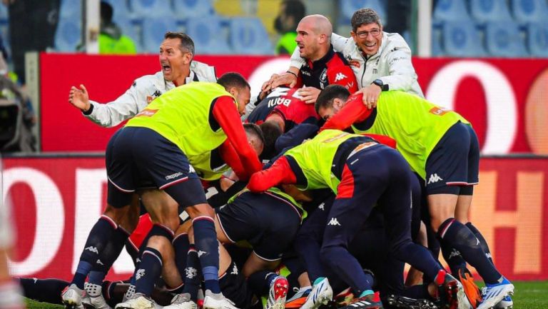 Festejo tras el gol del Genoa