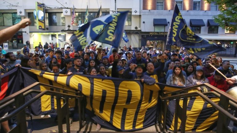 Afición de Pumas en Seattle 