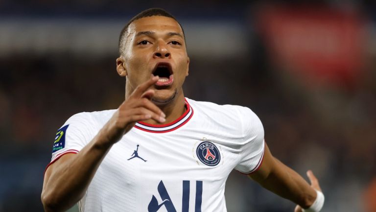 Kylian Mbappé durante un partido con el PSG