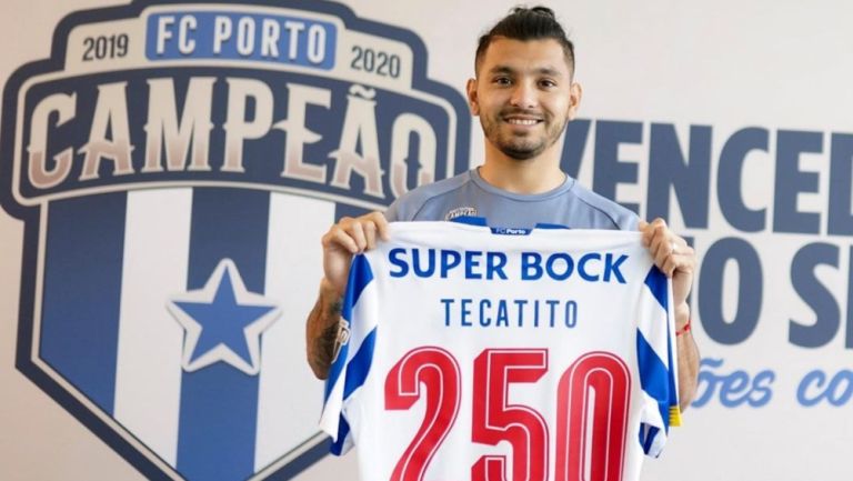 Tecatito Corona en su tiempo con el Porto