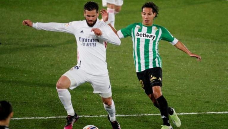 Diego Lainez en acción ante Real Madrid en LaLiga