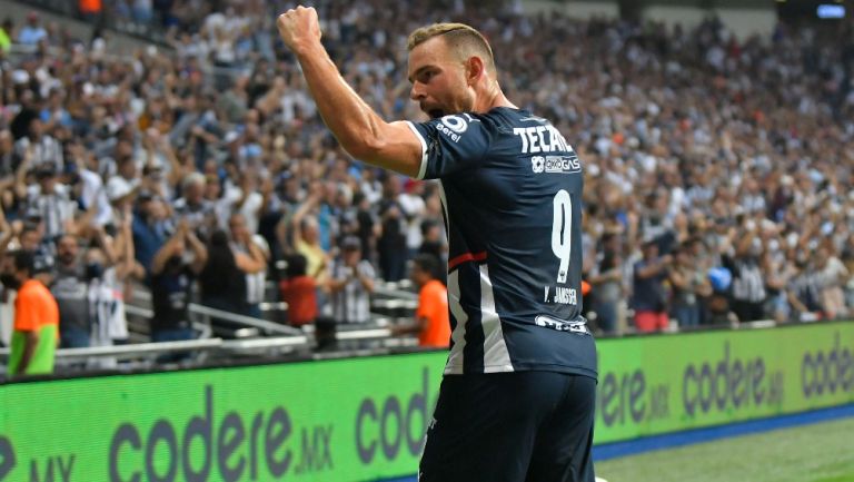 Vincent Janssen celebra con Rayados