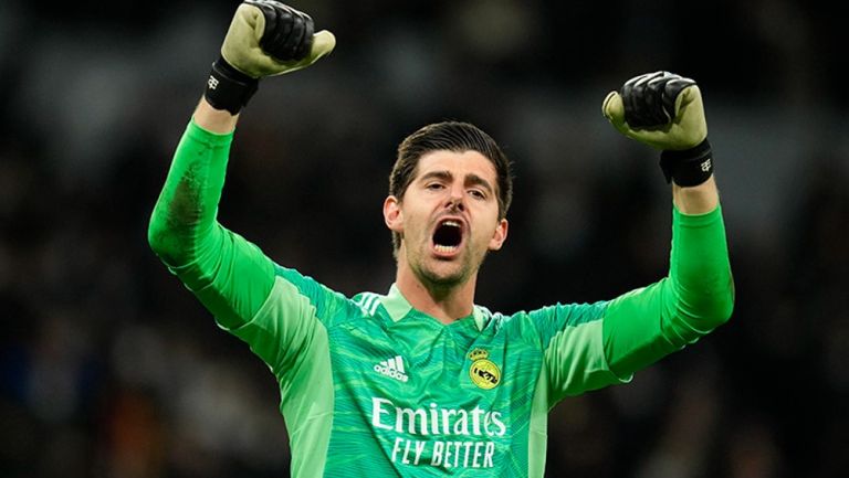 Thibaut Courtois festejando gol del Real Madrid