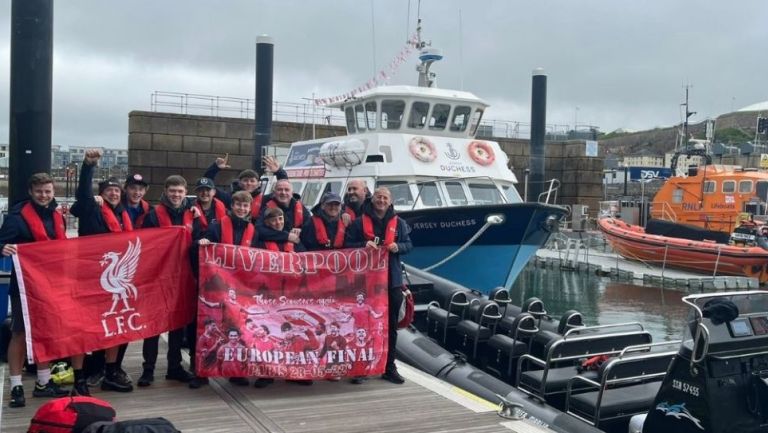 Fanáticos del Liverpool previo al viaje