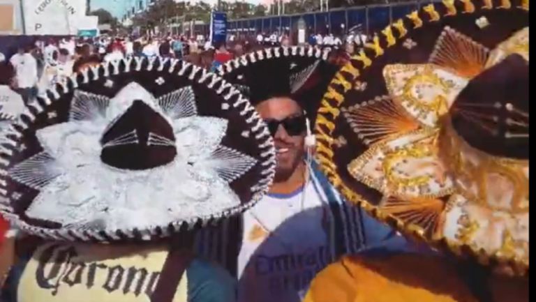 Aficionados de Tigres y América presentes en París