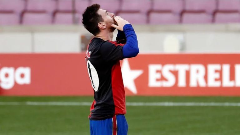 Messi celebró con la playera de Newell's