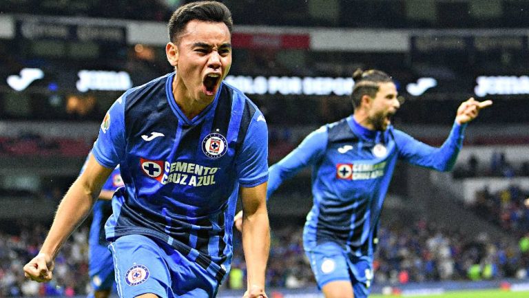 Carlos Rodríguez festeja gol con Cruz Azul