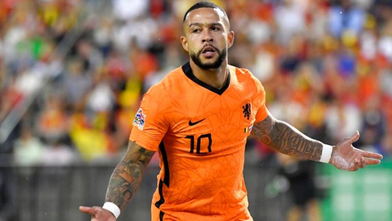 Memphis Depay en festejo con Países Bajos