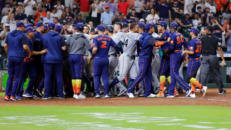 Astros y Marineros serán castigados por trifulca en Houston