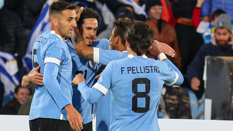 Uruguay celebra a Cavani ante Panamá