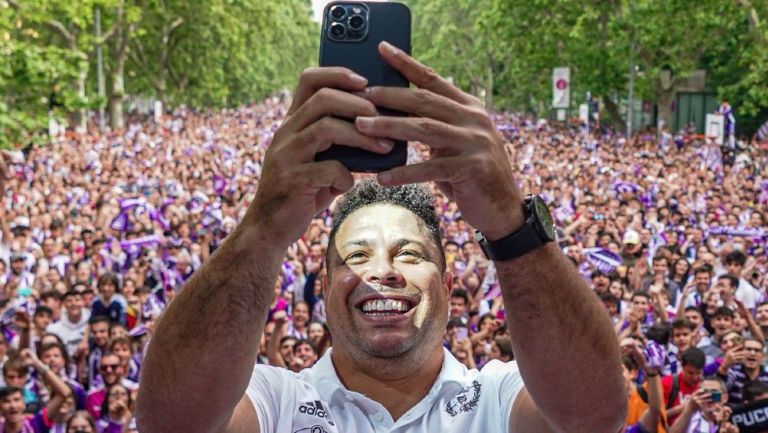 Ronaldo en selfie con la afición del Real Valladolid