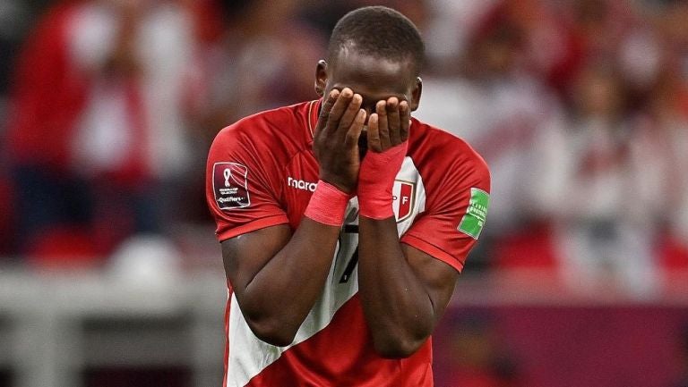 Luis Advíncula, seleccionado de Perú