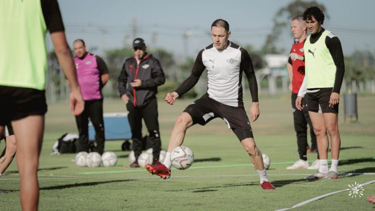 Pablo Aguilar en un entrenamiento con Libertad