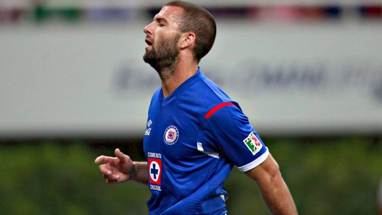 Tito Villa reacciona con Cruz Azul en 2012